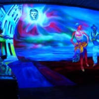 Stilisierte Formen mit grellen Farben ergeben eine coole Partystimmung Stilisierte Formen mit grellen Farben ergeben eine coole Partystimmung